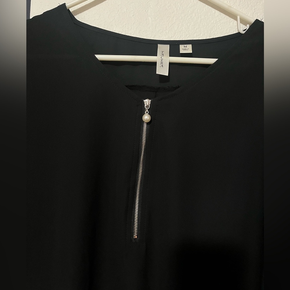 New with tag Tacera 3/4 sleeve with optional button to make shorter